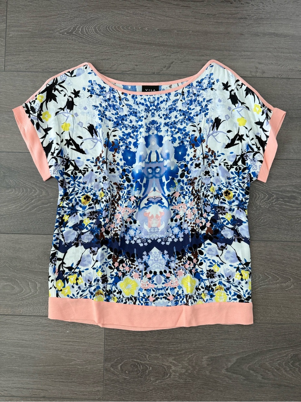 VILA Floral Print Short Sleeve Top in Pink and Blue XS blouse Shirt Business